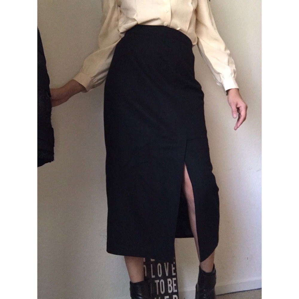 SAGHARBOR Vintage blank long skirt 100 % wool .